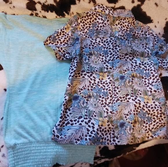 Set of 2 Tops Sweater S and Button up M - Picture 2 of 11